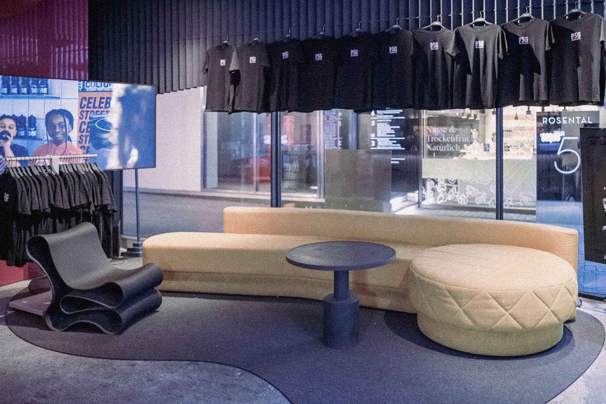 Produktpräsentation temporäres Brand Format München Altstadt